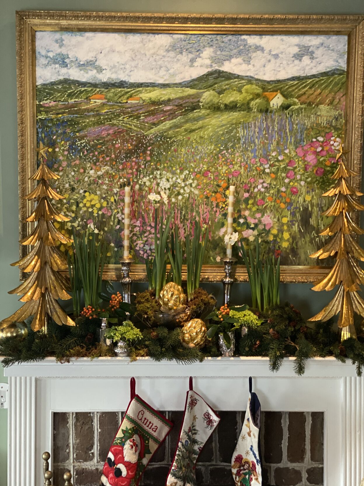Christmas mantel of Rhett Outten